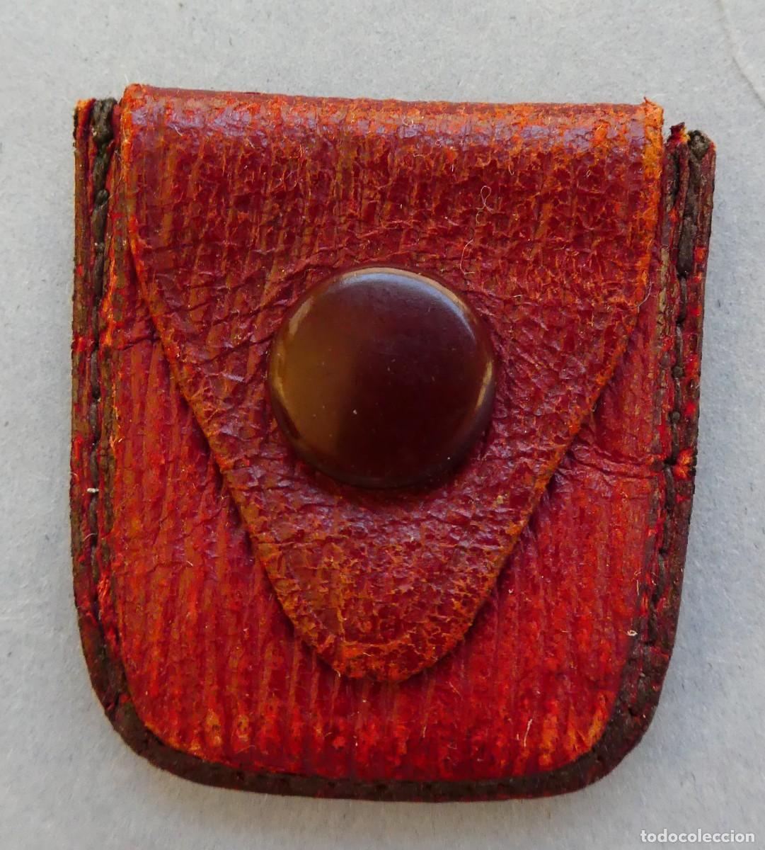 Antig&uuml;edades: DIMINUTA CARTERA DE PIEL PRIMERA MITAD S.XX