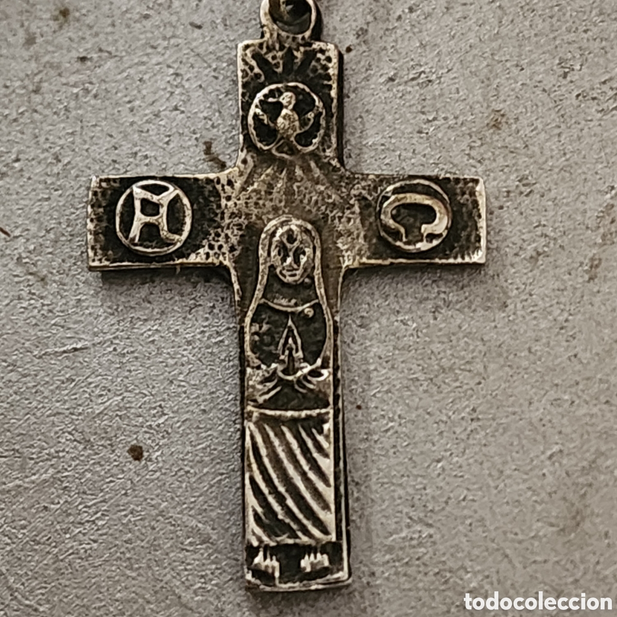 Antig&uuml;edades: Cruz de Plata Maciza Pierre Toulhoat (Quimper) - Firmada - Arte Sacro Rom&aacute;nico 3,3 x 2,2 cm
