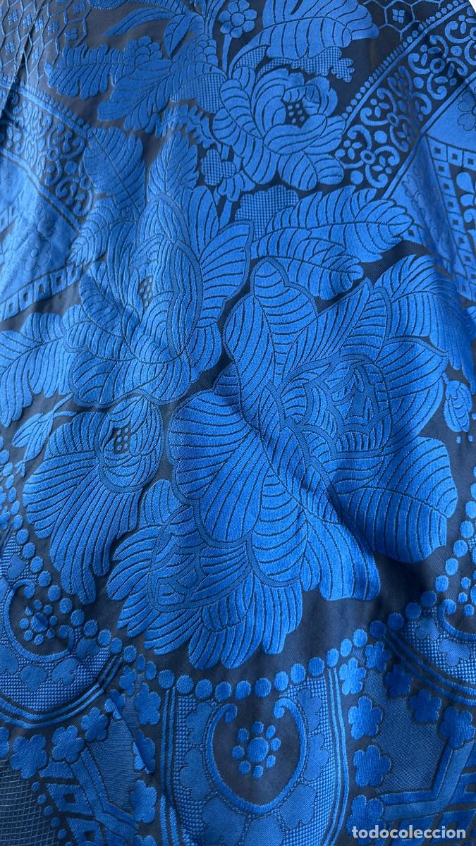 Antig&uuml;edades: Mant&oacute;n azul adamascado - Foto 4