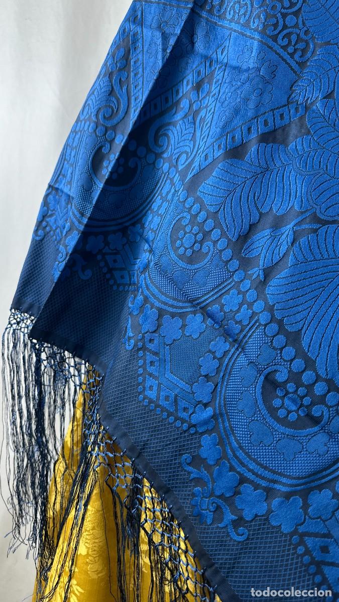 Antig&uuml;edades: Mant&oacute;n azul adamascado - Foto 5