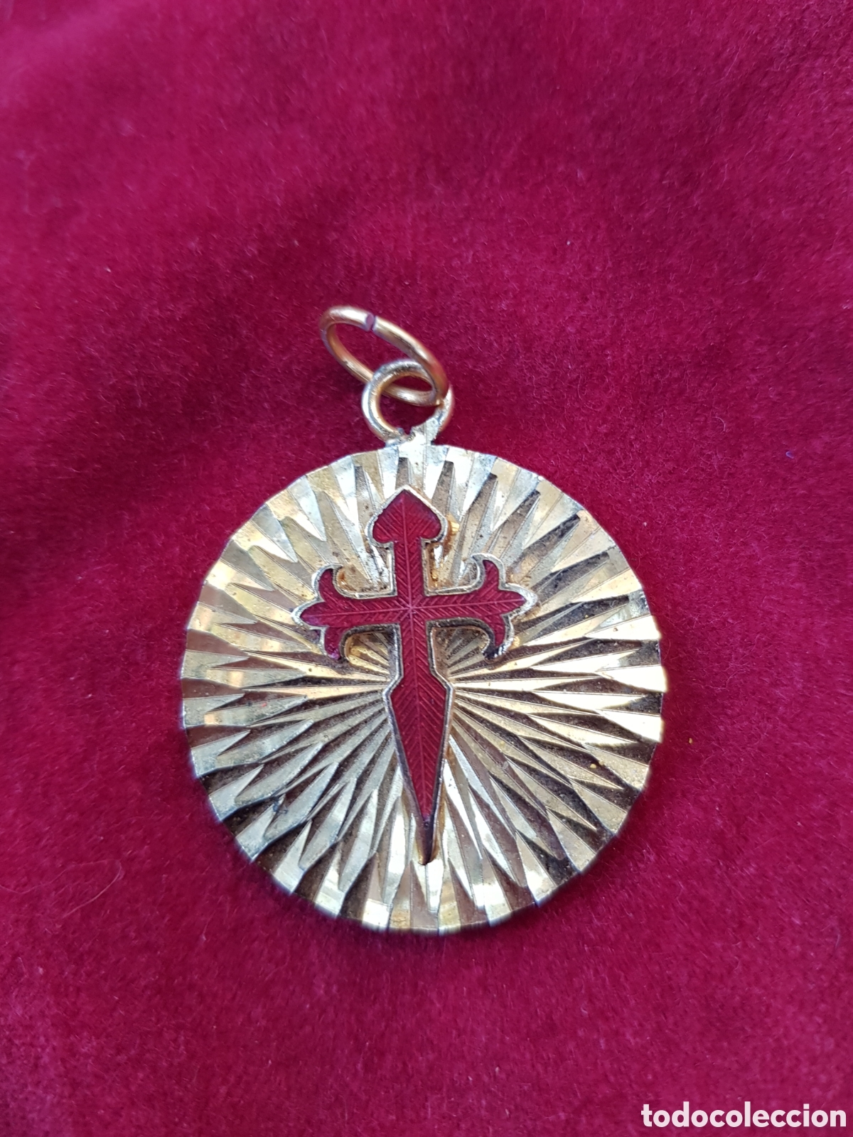 Antig&uuml;edades: ANTIGUA MEDALLA ESMALTADA DE SANTIAGO