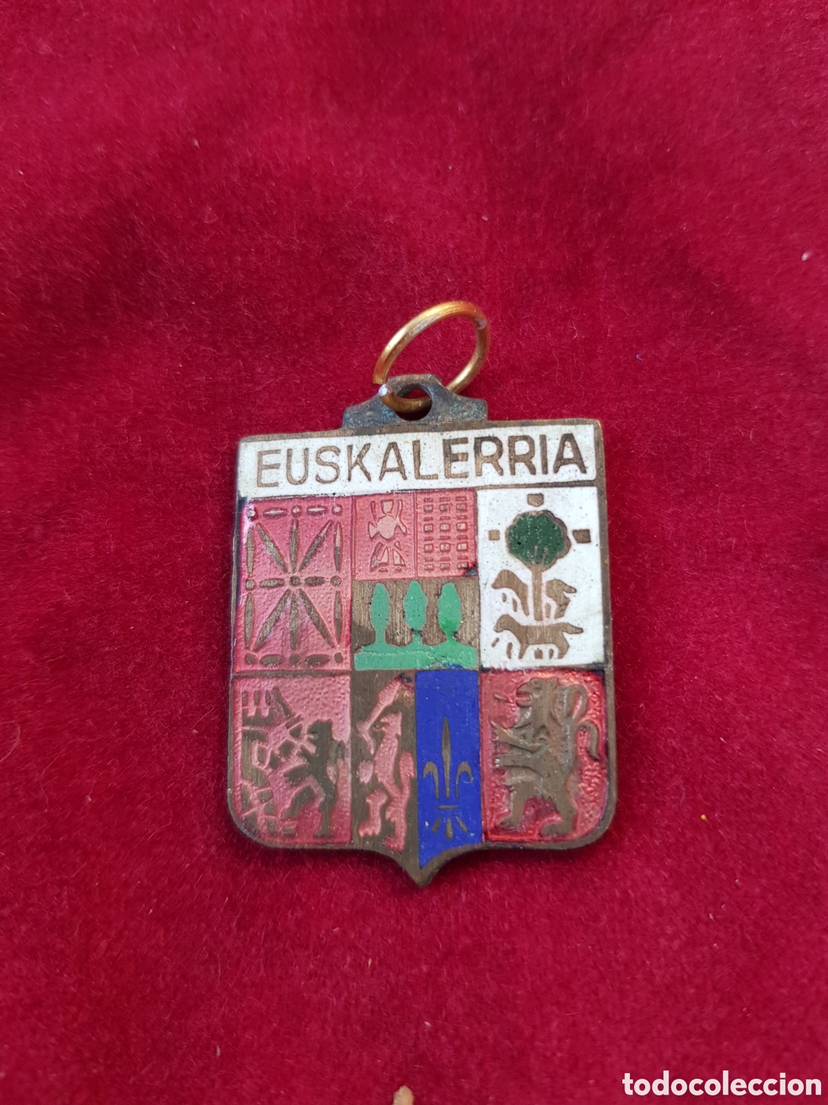 Antig&uuml;edades: ANTIGUA MEDALLA ESMALTADA DE EUSKADI A&Ntilde;OS 60
