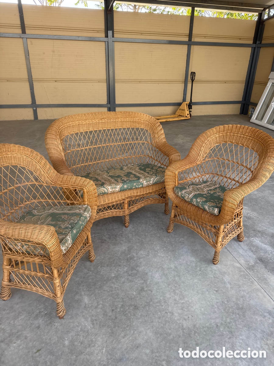 Antig&uuml;edades: Lote De, sof&aacute; y sillones de mimbre