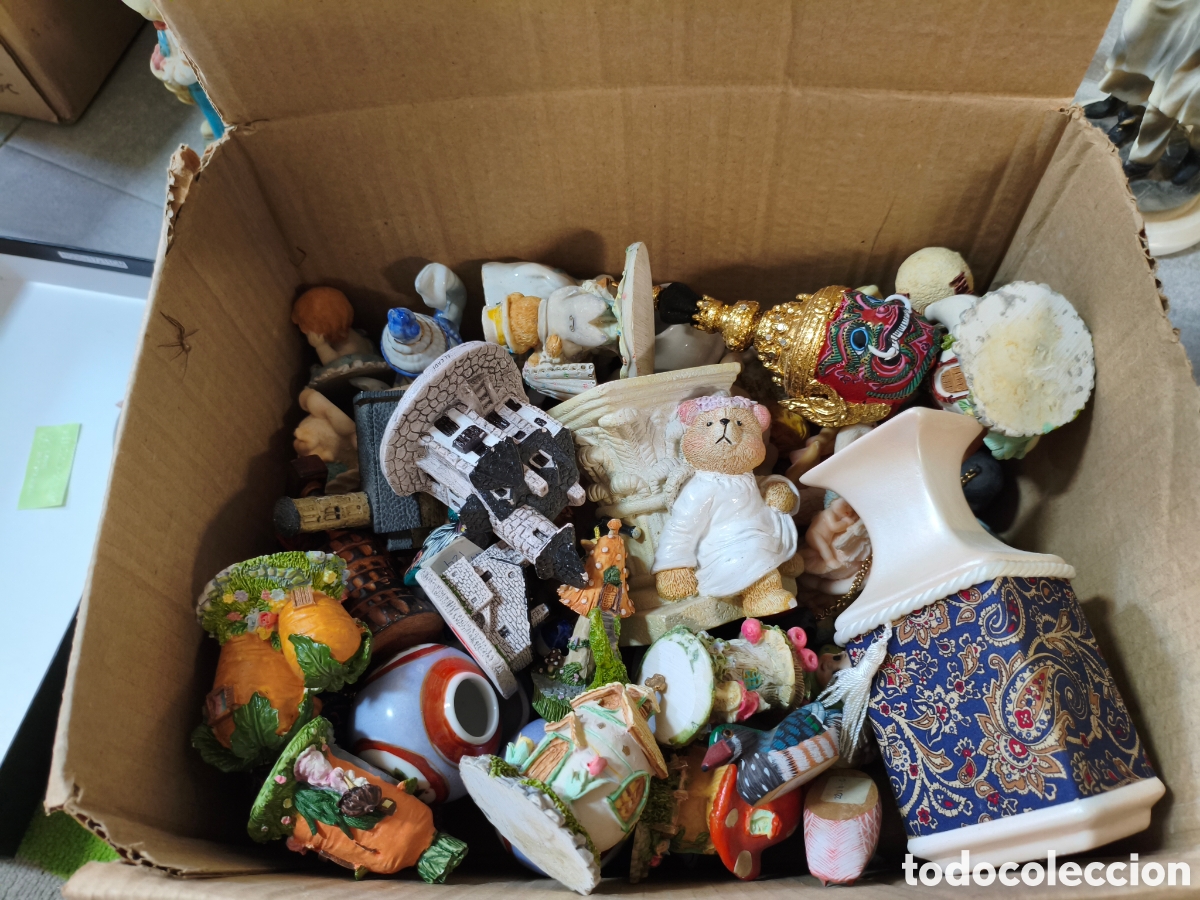 Antiquit&auml;ten: Caja figuras resina y porcelana
