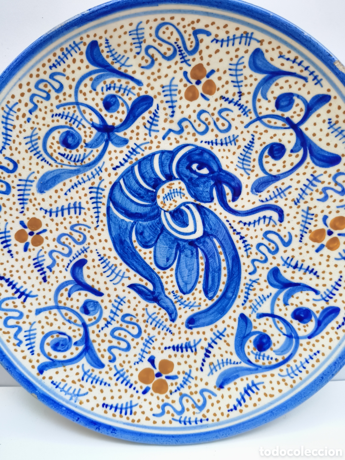 Antig&uuml;edades: Antiguo plato de cer&aacute;mica espa&ntilde;ola