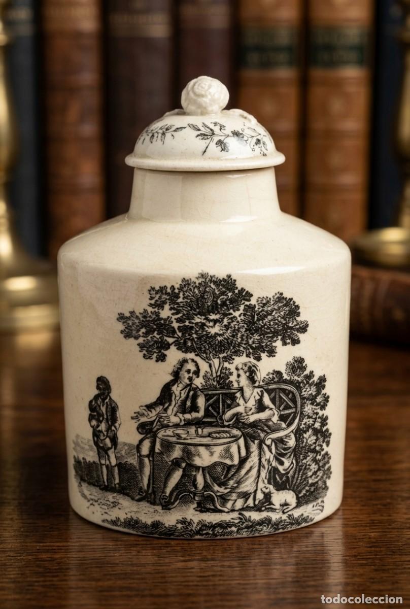 Antig&uuml;edades: Bote de t&eacute; Wedgwood &rdquo;The Tea Party&rdquo; Creamware inglesa, atribuido a Josiah Wedgwood