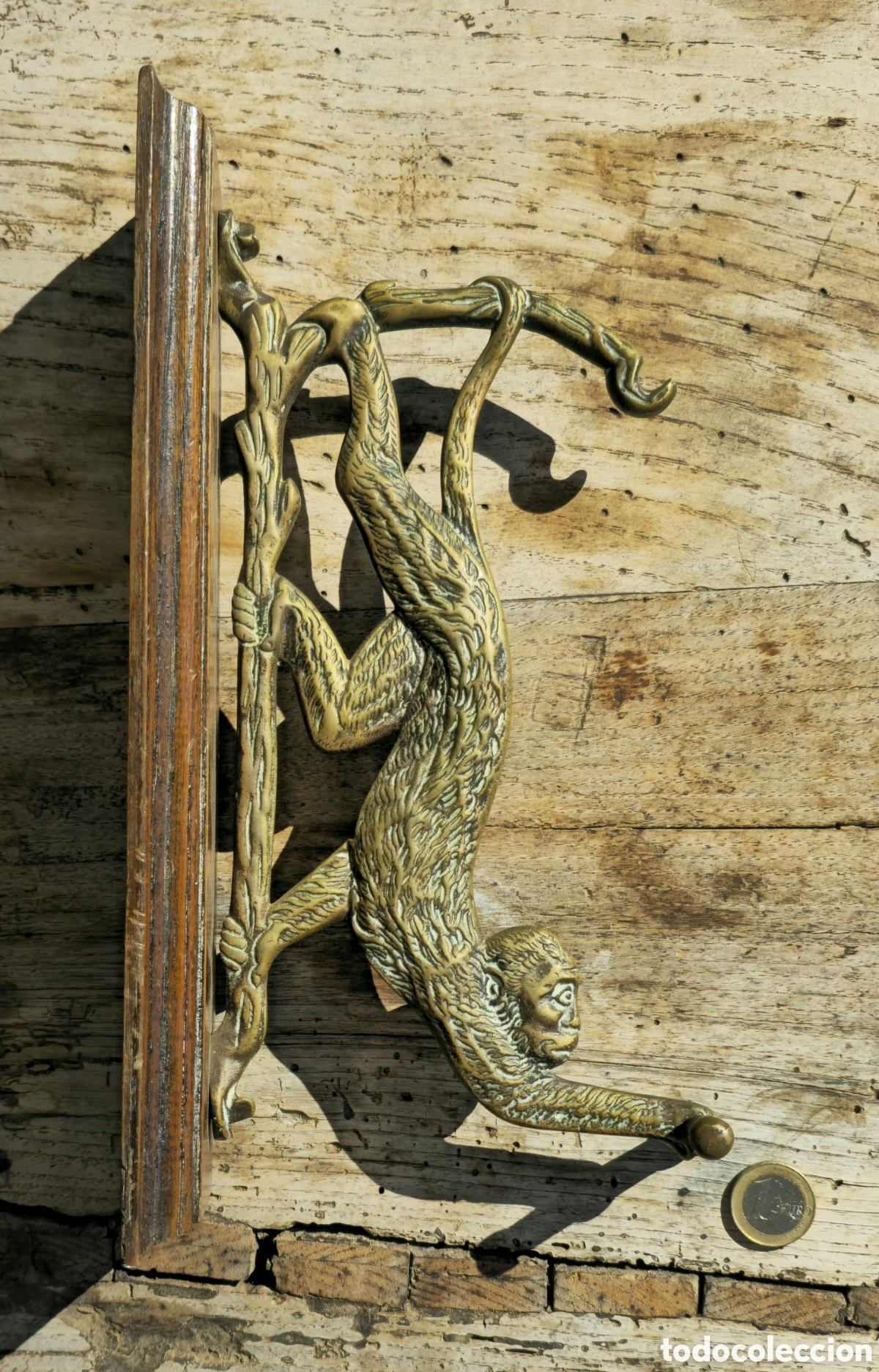 Antig&uuml;edades: Antiguo perchero bronce S-XIX - Foto 2