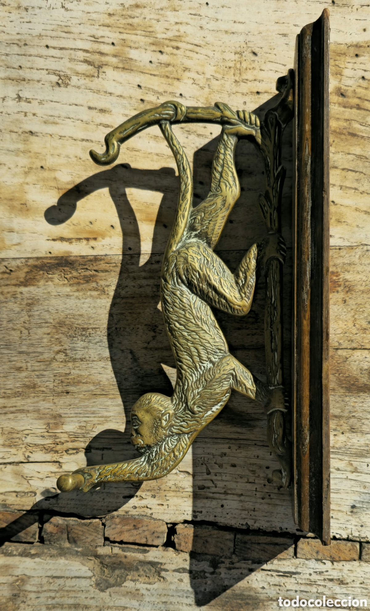 Antig&uuml;edades: Antiguo perchero bronce S-XIX - Foto 3