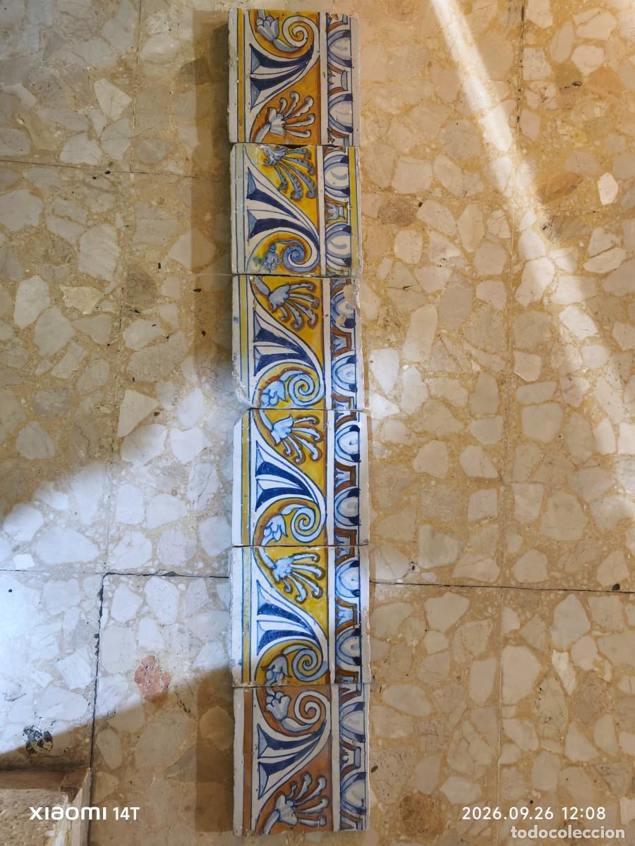 Antig&uuml;edades: Lote de 6 azulejos antiguos cenefa. Talavera/Triana siglo XVII
