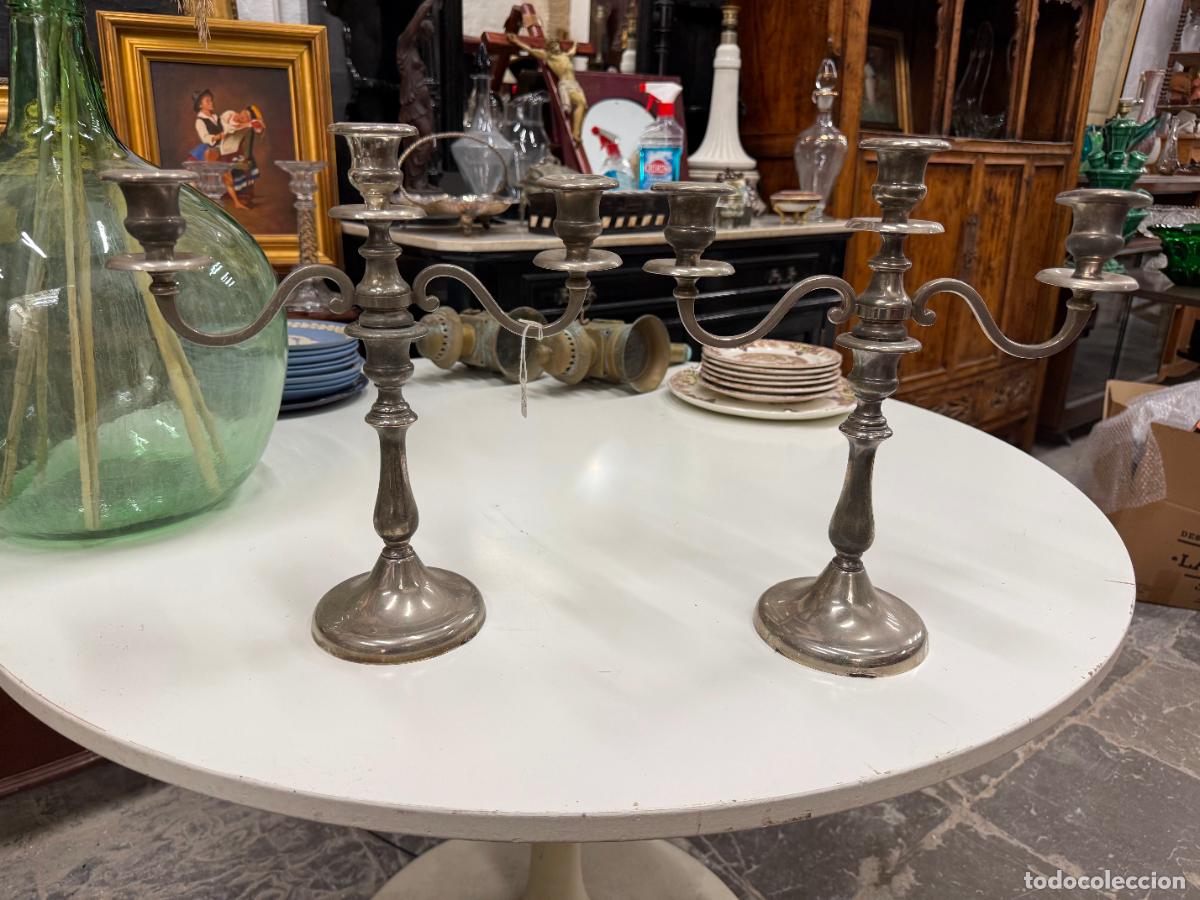 Antig&uuml;edades: PAREJA DE CANDELABROS DE ALPACA - MEDIDA 32 CM