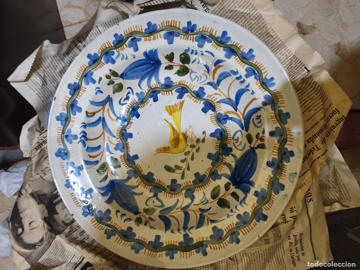 Antig&uuml;edades: Gran plato de Manises siglo XIX-serie del p&aacute;jaro-35 cm-firmado R.C.-impecable