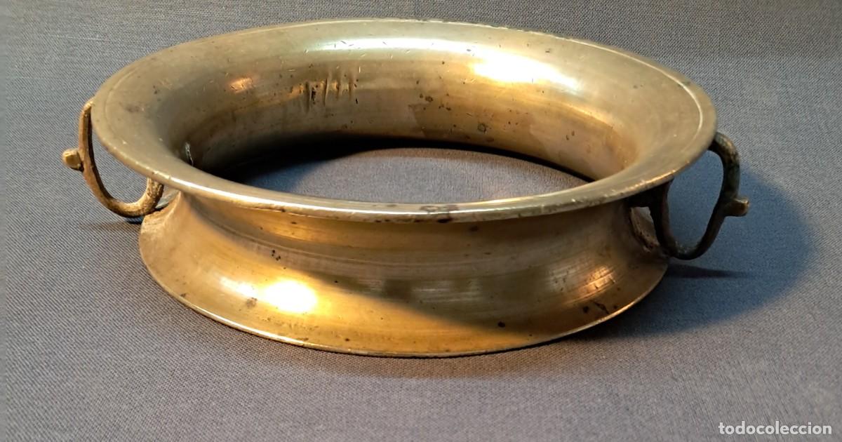 Antig&uuml;edades: ANTIGUO SALVAMANTELES DE BRONCE O LATON