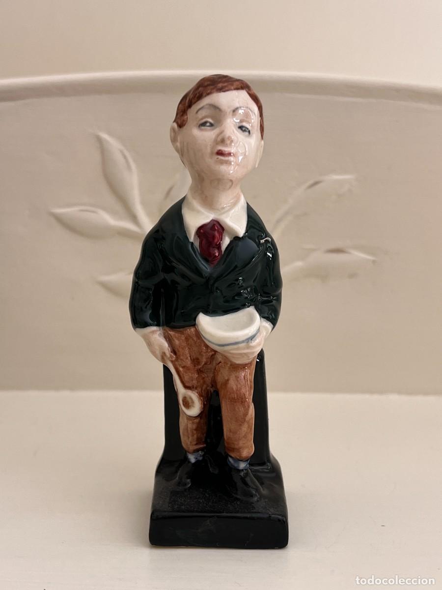 Antig&uuml;edades: Figura Royal Doulton Oliver Twist M89 &ndash; Dickens miniatura 10 cm &ndash; Made in England