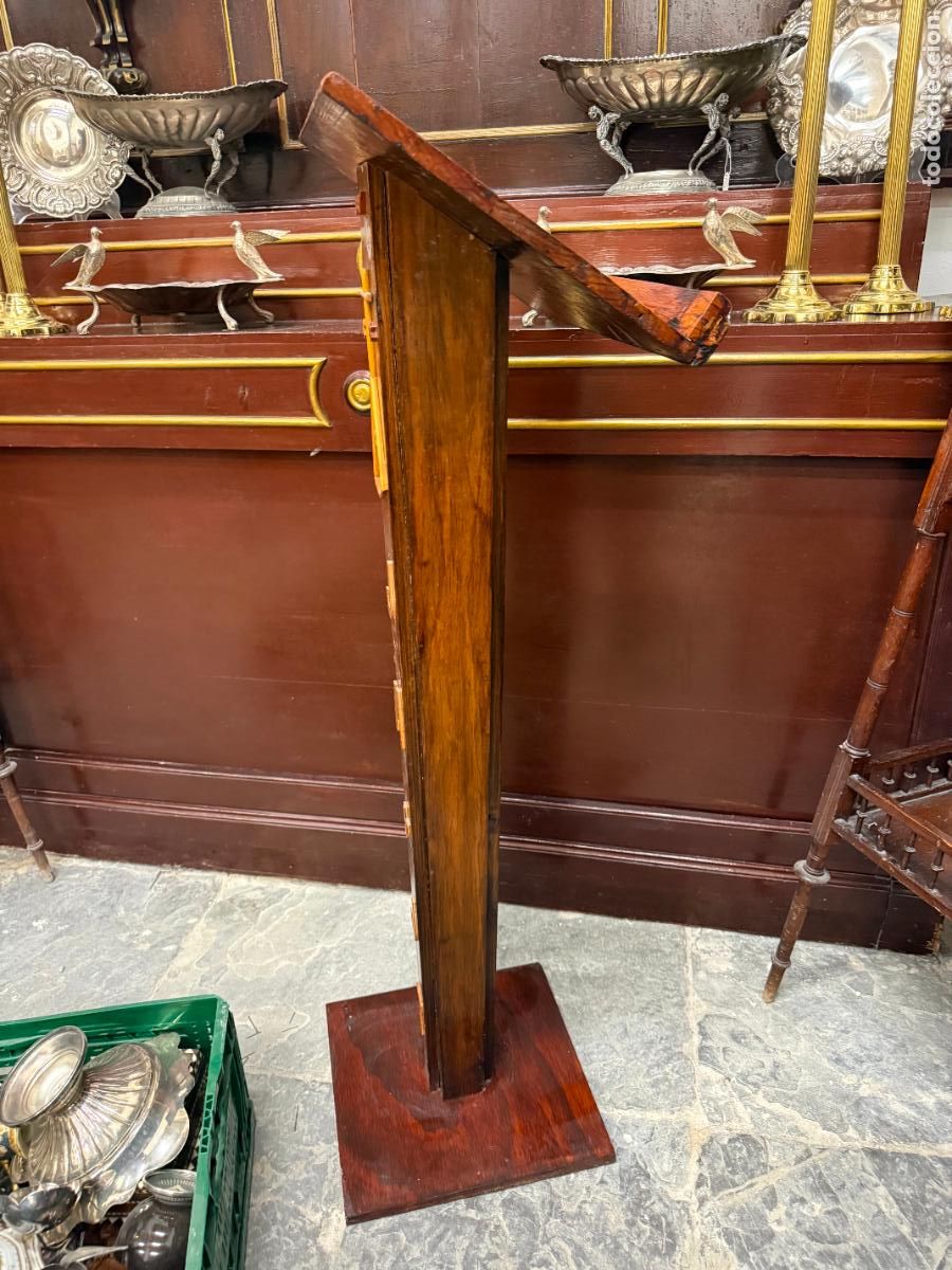 Antig&uuml;edades: ATRIL RELIGIOSO DE MADERA - Foto 5