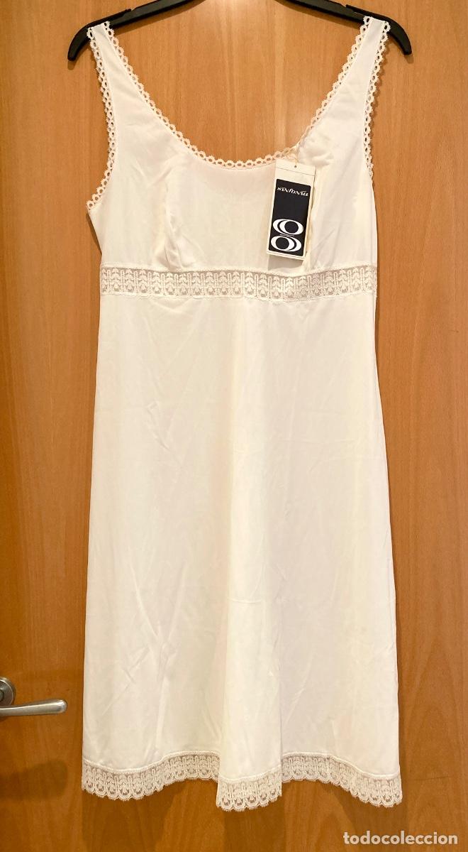 Antig&uuml;edades: Combinaci&oacute;n / camis&oacute;n de poliamida con encajes. Sinfon&iacute;a modelo 246, t. 48, a&ntilde;os 70, a estrenar