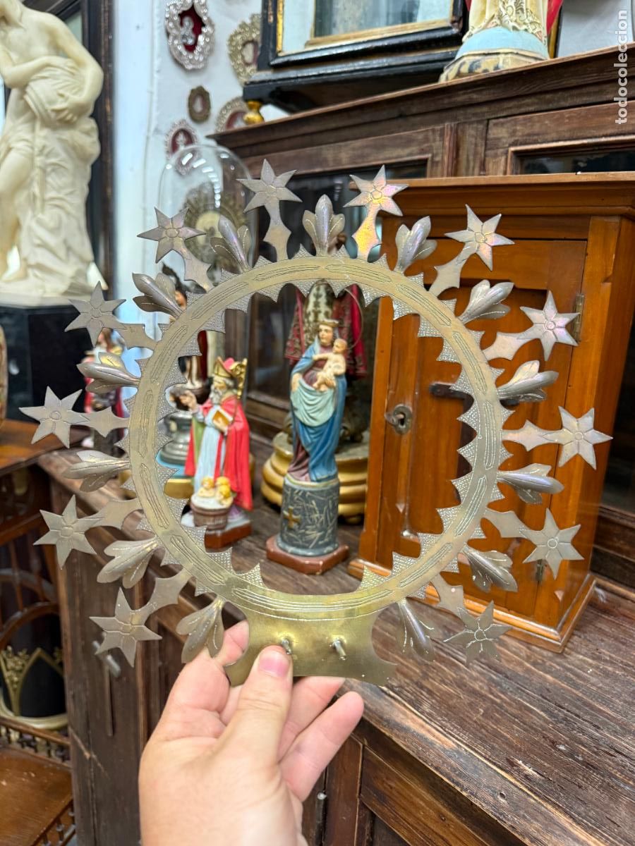 Antig&uuml;edades: ANTIGUO ARO DE METAL REPUJADO PARA IMAGEN RELIGIOSA - MEDIDA 29 CM