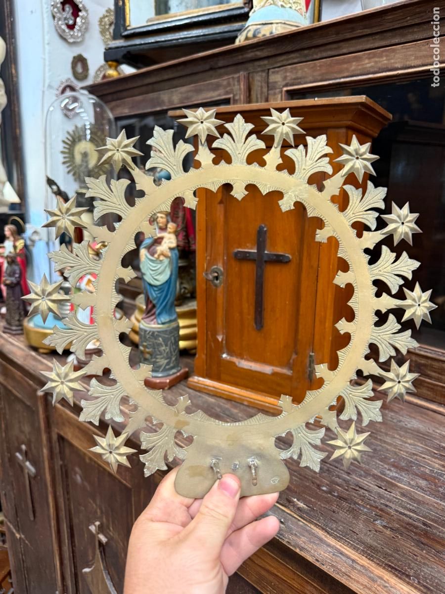 Antig&uuml;edades: ANTIGUO ARO DE METAL REPUJADO PARA IMAGEN RELIGIOSA - MEDIDA 29 CM