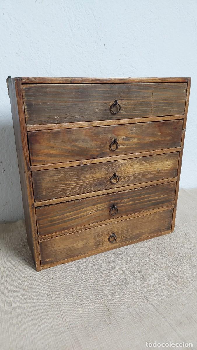 Antig&uuml;edades: Antigua y magn&iacute;fico mueble cajonera con departamentos ideal coleccionismo