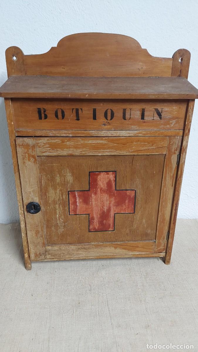 Antig&uuml;edades: Antiguo botiquin en madera epoca guerra civil