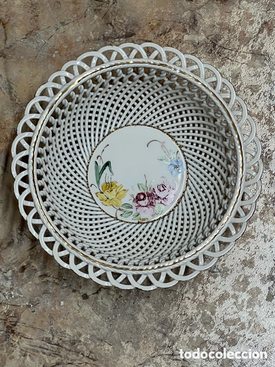 Antig&uuml;edades: CENTRO DE MESA.. Cer&aacute;mica Calada valenciana.. (h.1990?) Med&iacute;das: 21 cm., di&aacute;metro
