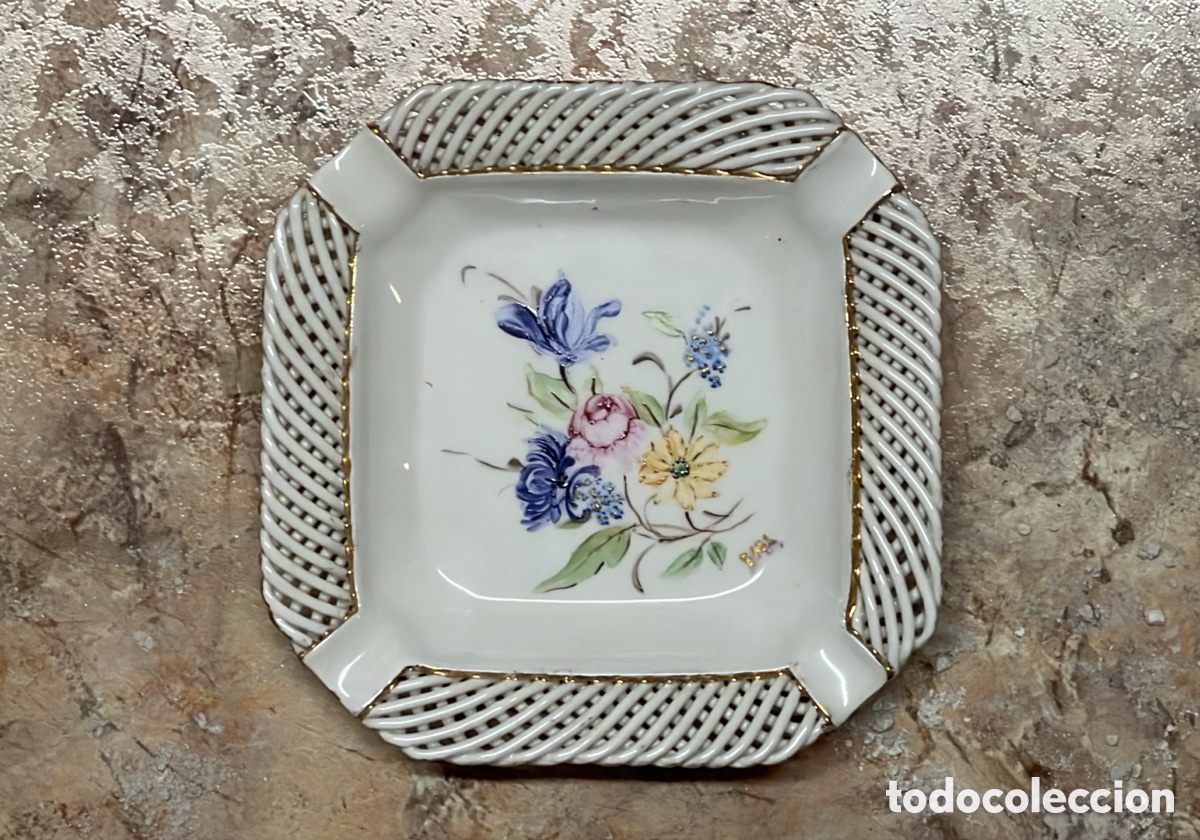 Antig&uuml;edades: CENTRO DE MESA.. Cer&aacute;mica Calada valenciana.. (h.1990?) Med&iacute;das: 16 cm.,. Env&iacute;o certificado 7&euro;