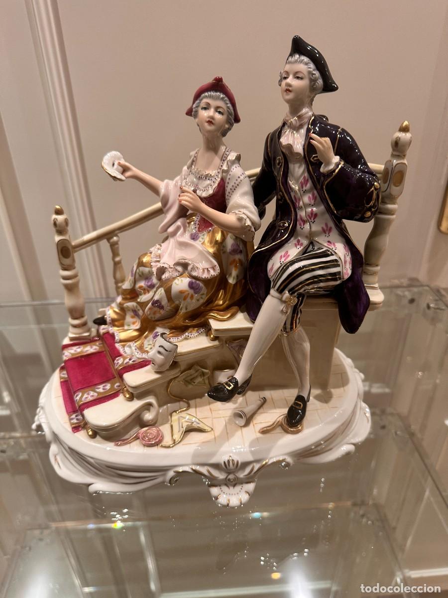 Antig&uuml;edades: Pareja de grupos de porcelana &ndash; Escenas galantes siglo XVIII &ndash; Epoca Sauthier Collection 1986 &ndash; Pint