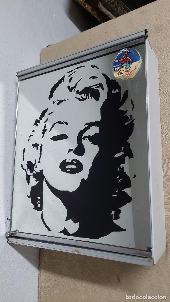 Antig&uuml;edades: Antiguo botiquin mueb&ntilde;e de ba&ntilde;o Marilin Monroe