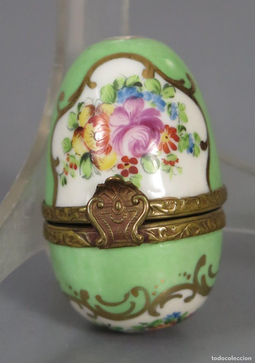 Antig&uuml;edades: CAJA. HUEVO. PORCELANA PINTADA A MANO. HACIA 1900