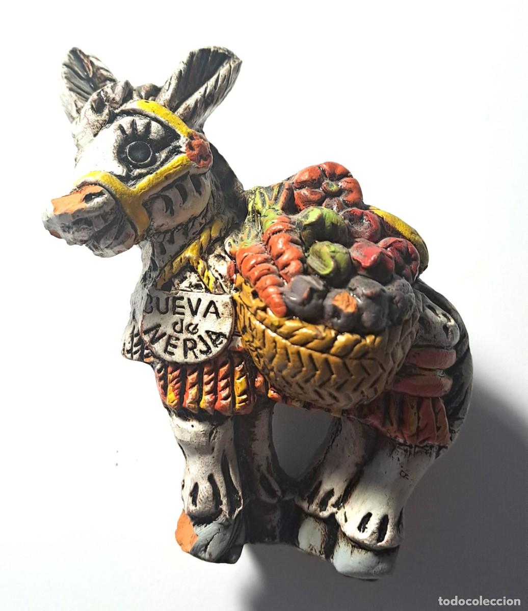 Antig&uuml;edades: FIGURA BURRITO CON FRUTAS DECORADO RECUERDO DE NERJA