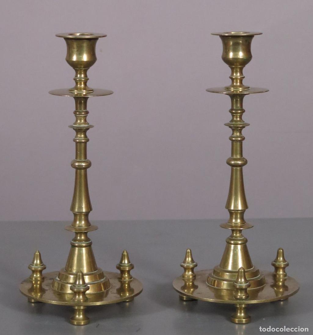 Antig&uuml;edades: PAREJA DE CANDELABROS. BRONCE. SIGLO XIX