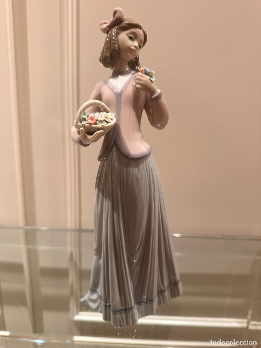 Antig&uuml;edades: Lladr&oacute; &ndash; &rdquo;Aroma primaveral / Innocence in Bloom&rdquo; (7644) &ndash; Figura exclusiva Lladr&oacute; Collectors Society