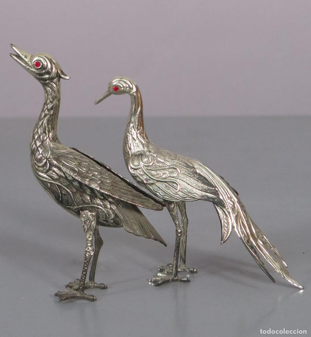 Antig&uuml;edades: PAREJA DE GARZAS O AVES. METAL PLATEADO. SIGLO XX