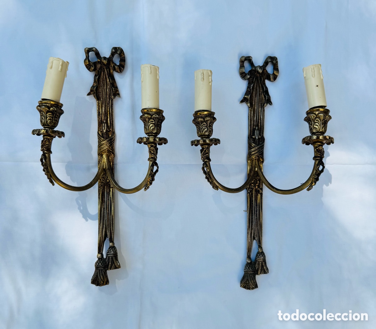 Antig&uuml;edades: PAREJA APLIQUES ANTIGUOS DORADOS 2 BRAZOS &ndash; LAZO Y BORLAS &ndash; ESTILO LUIS XVI