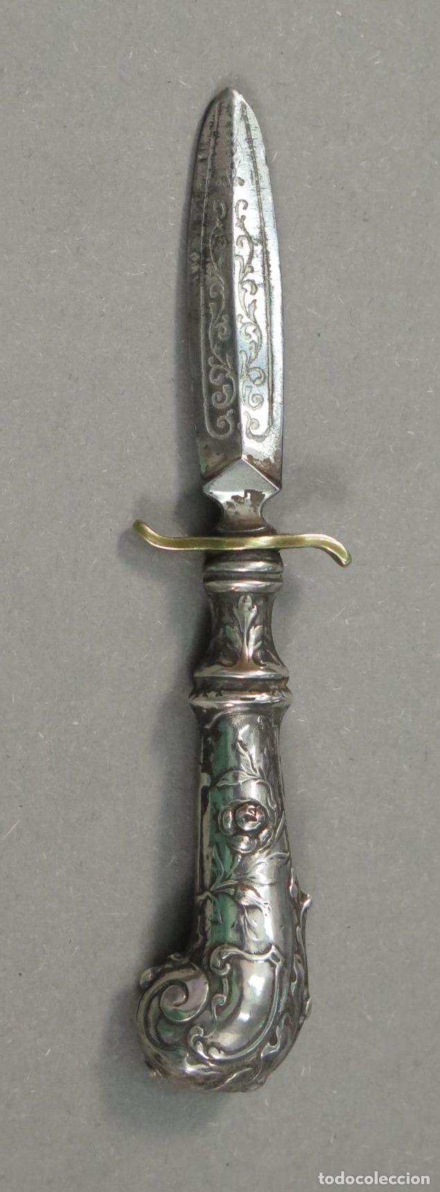 Antig&uuml;edades: ABRECARTAS. FORMA PU&Ntilde;AL. MANGO DE PLATA. HACIA 1890