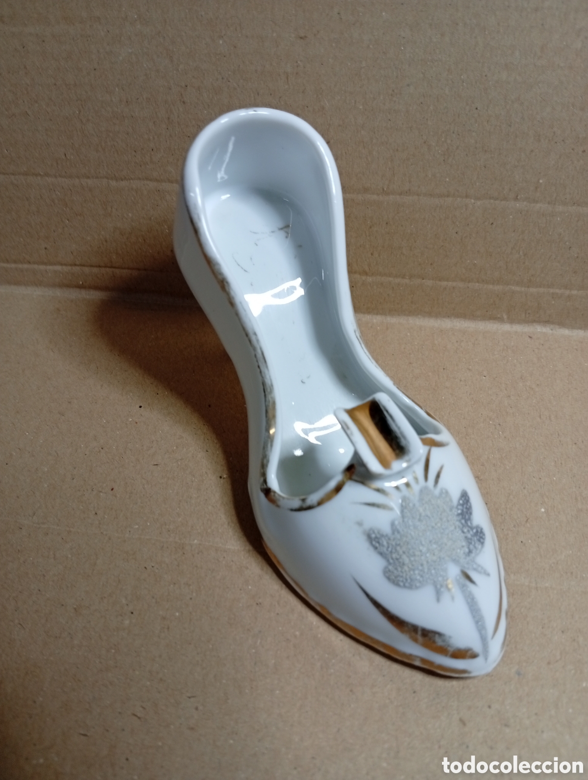 Antig&uuml;edades: Zapato miniatura de porcelana