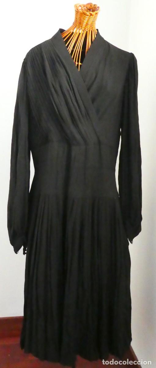 Antig&uuml;edades: ANTIGUO VESTIDO DE CREP&Eacute; PPIO.S.XX