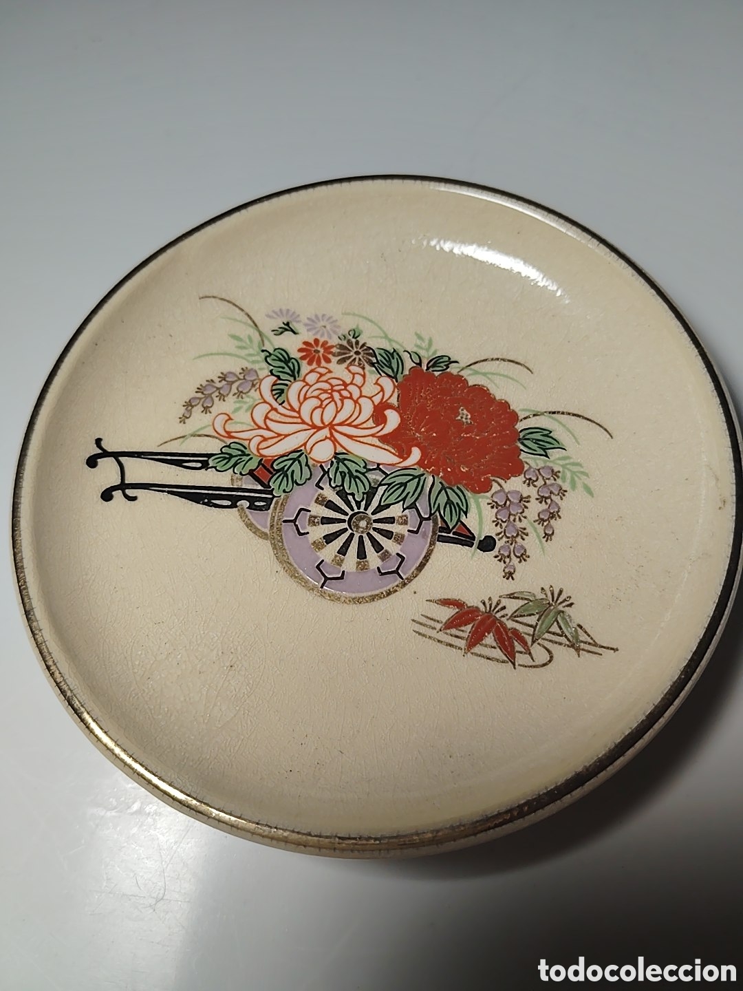 Antig&uuml;edades: Pato cer&aacute;mico Japon&eacute;s. 9 cm de di&aacute;metro. Acabado de esmalte y borde dorado