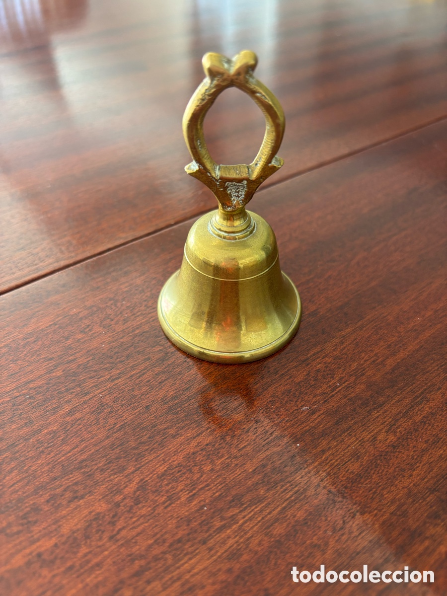 Antig&uuml;edades: Peque&ntilde;a campana de bronce - Foto 1
