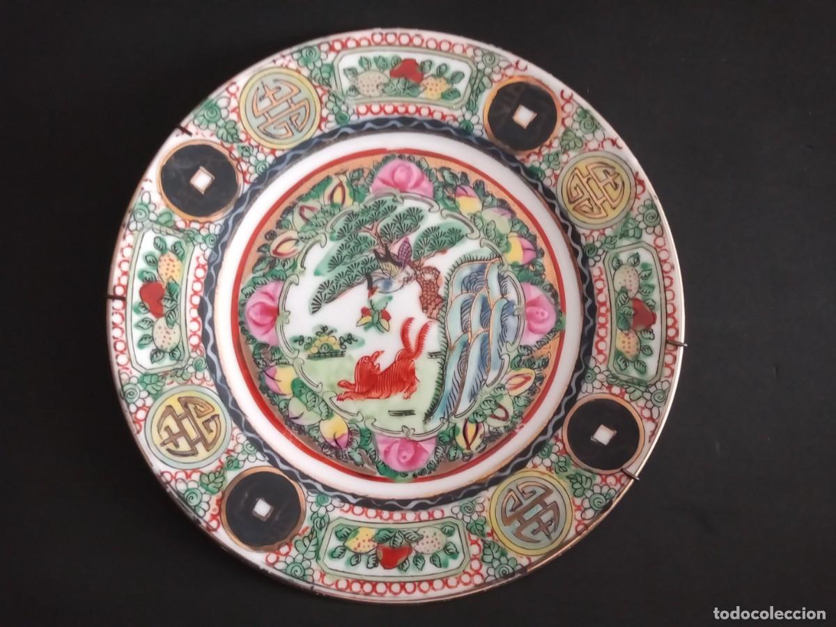 Antig&uuml;edades: PLATO PORCELANA CHINA HONG KONG SIMBOLOS Y FAUNA 17.7 CM
