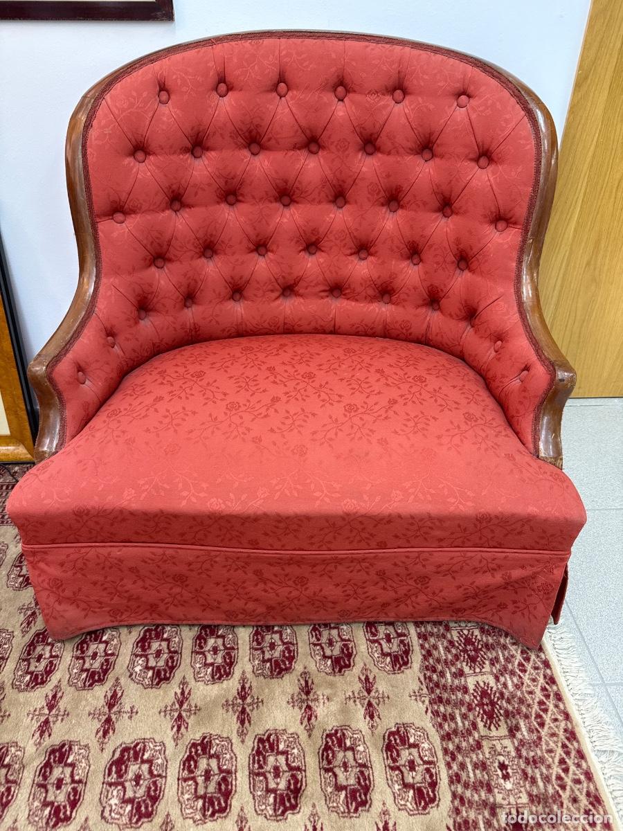 Antig&uuml;edades: Sill&oacute;n isabelino tapizado en rojo. - Foto 1