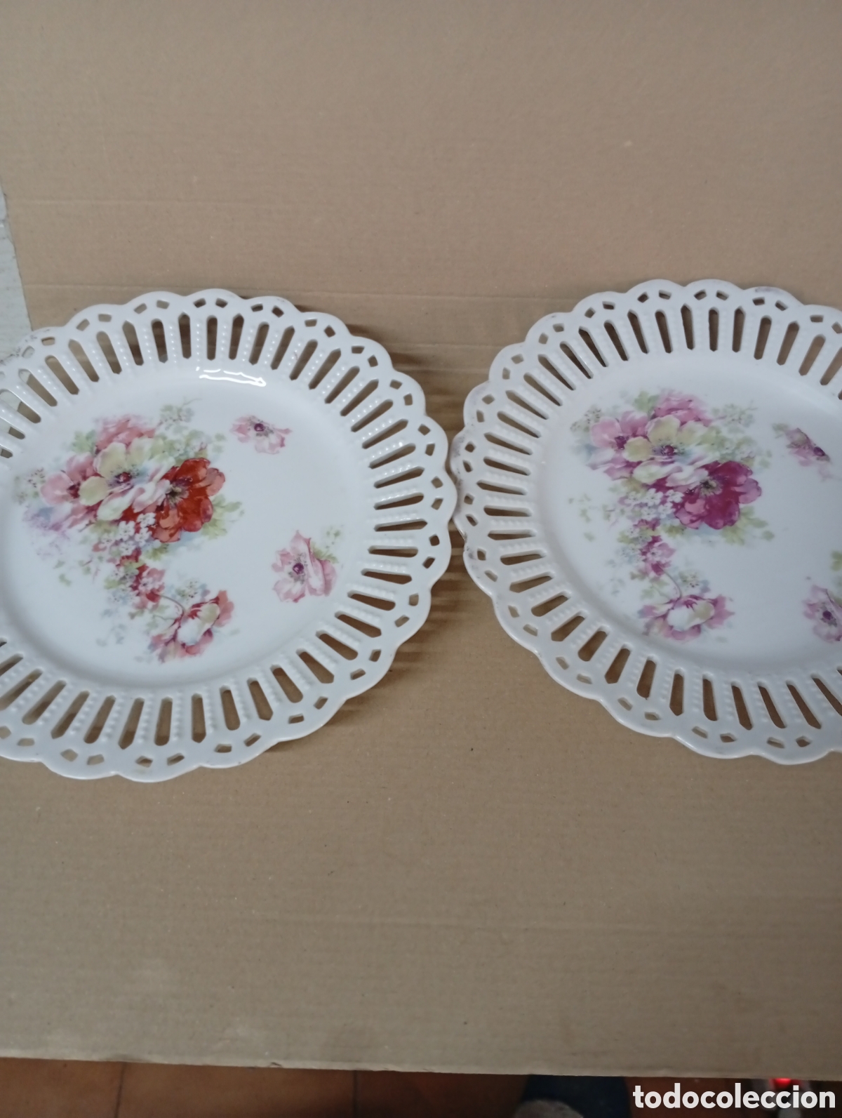 Antig&uuml;edades: Dos platos de porcelana calados