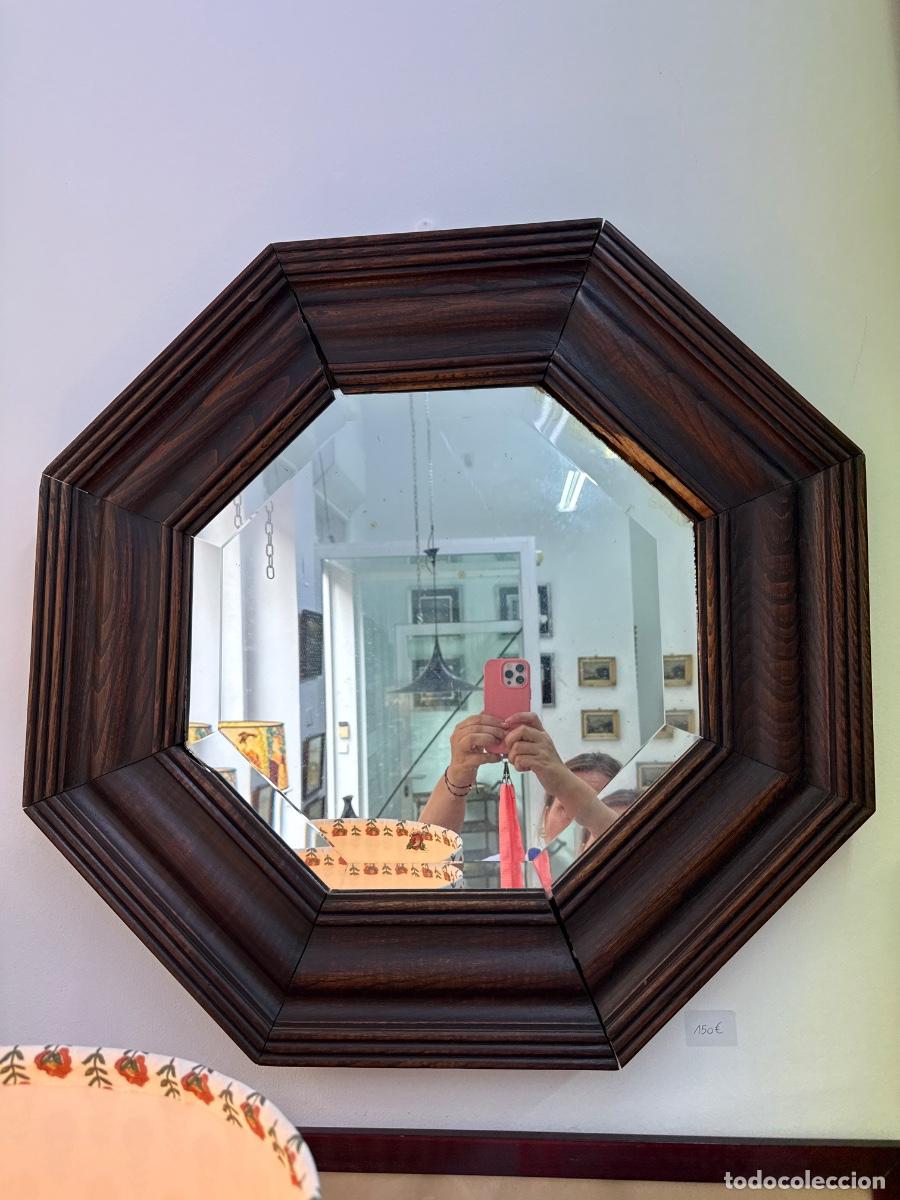 Antig&uuml;edades: Espejo antiguo en forma octogonal en madera tallada y cristal biselado - Foto 3