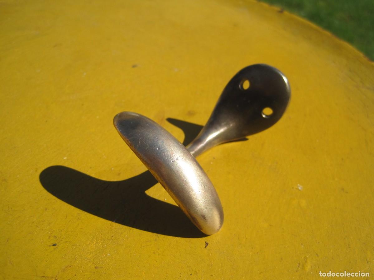 Antig&uuml;edades: COLGADOR DE BRONCE O LAT&Oacute;N - PERCHERO
