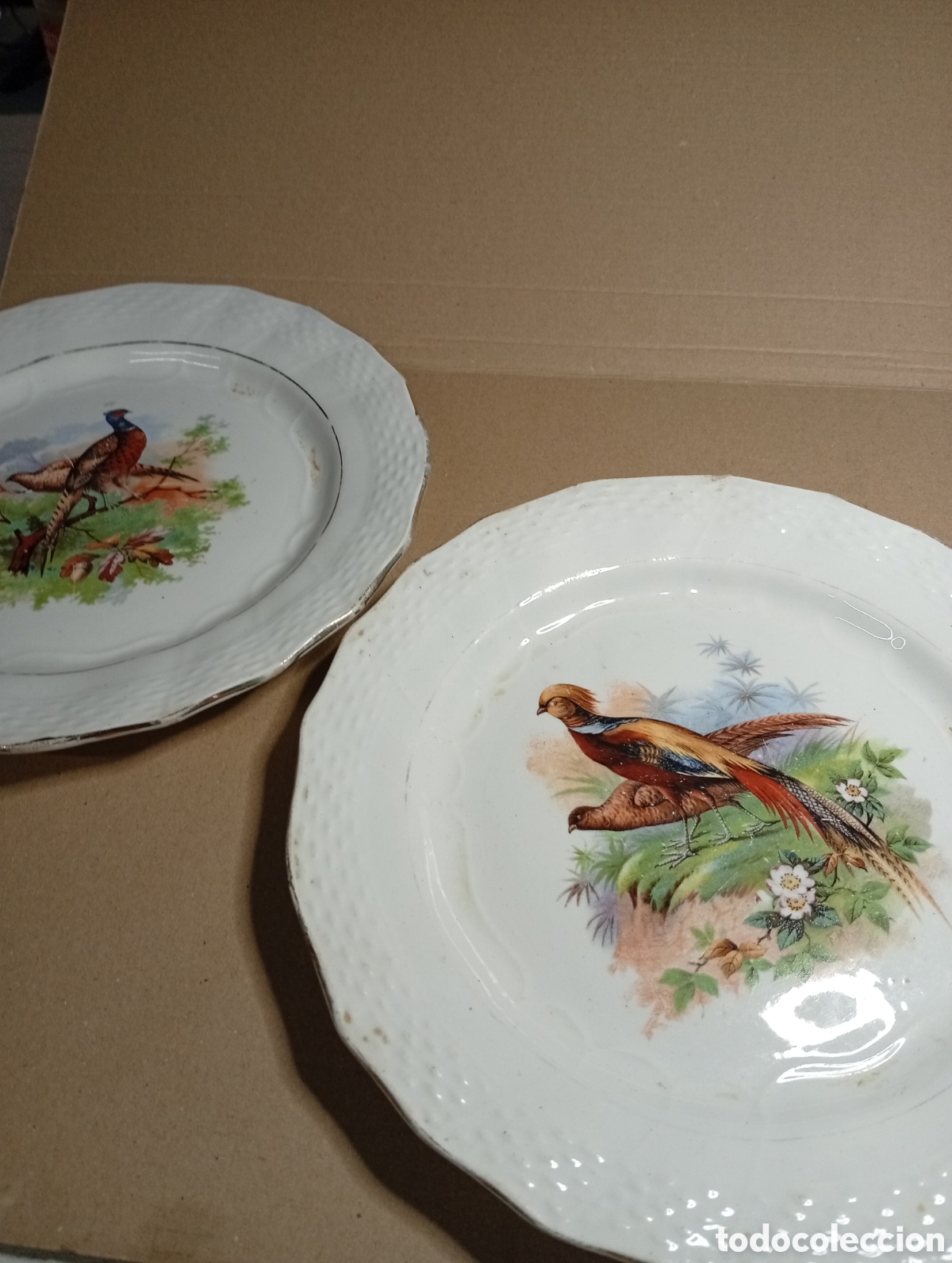 Antig&uuml;edades: Lote de dos platos de porcelana franceses
