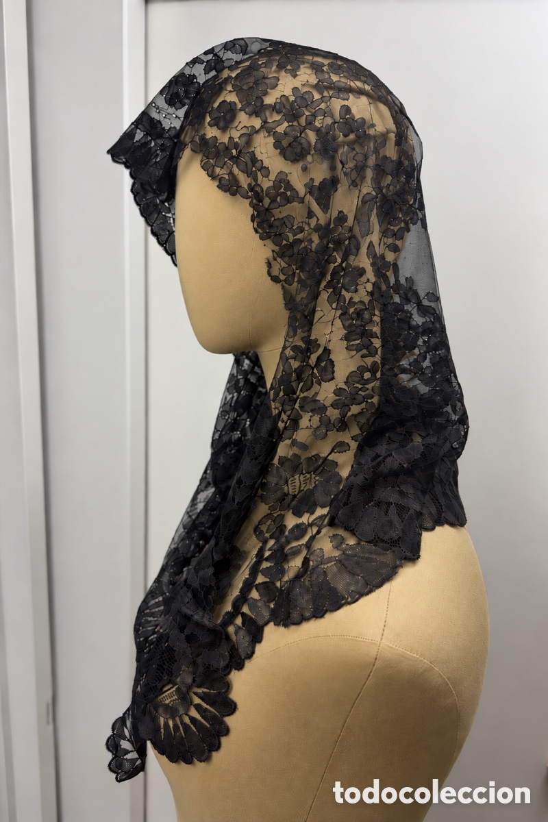 Antig&uuml;edades: Peque&ntilde;a mantilla triangular de seda hecha a mano - Foto 3