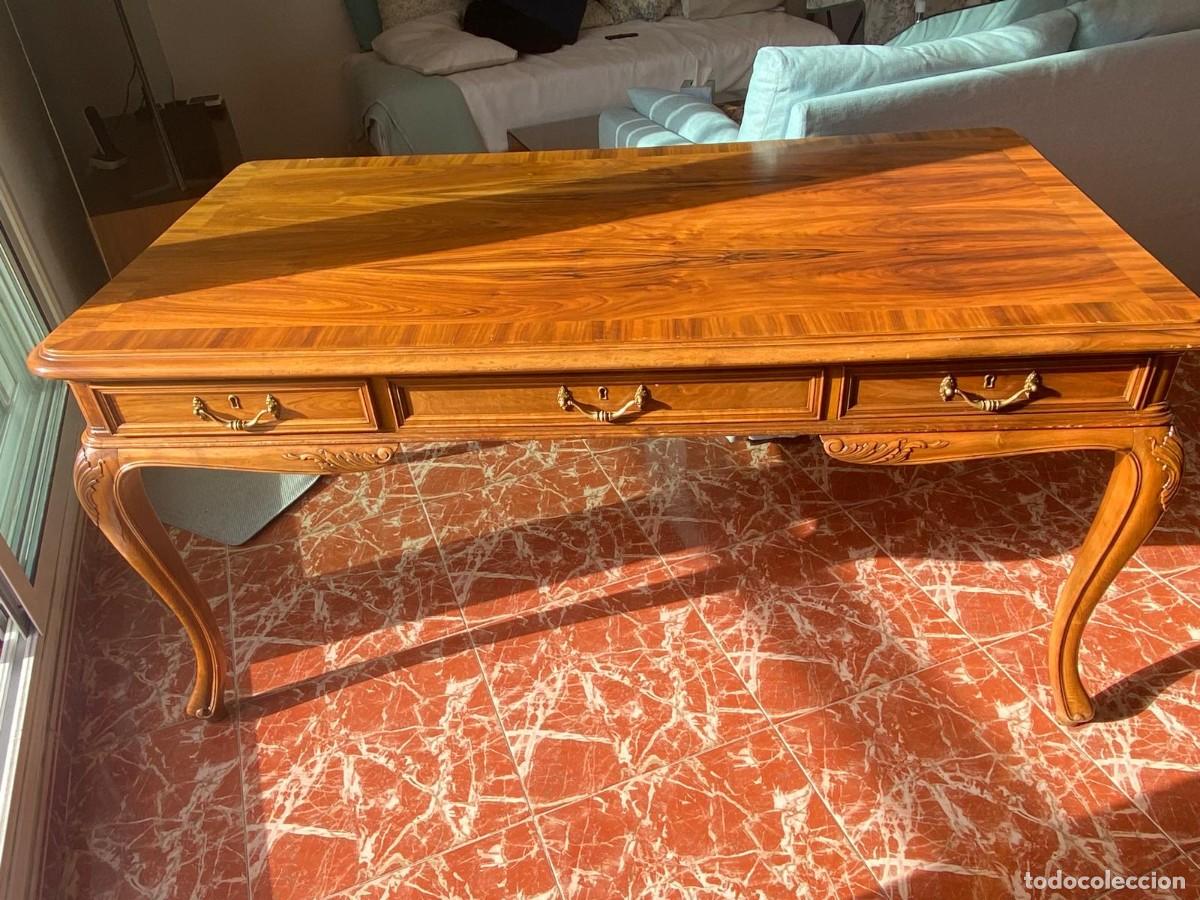 Antig&uuml;edades: Mesa ministerial Luis XV en nogal espa&ntilde;ol + juego de 6 sillas y sill&oacute;n tapizado