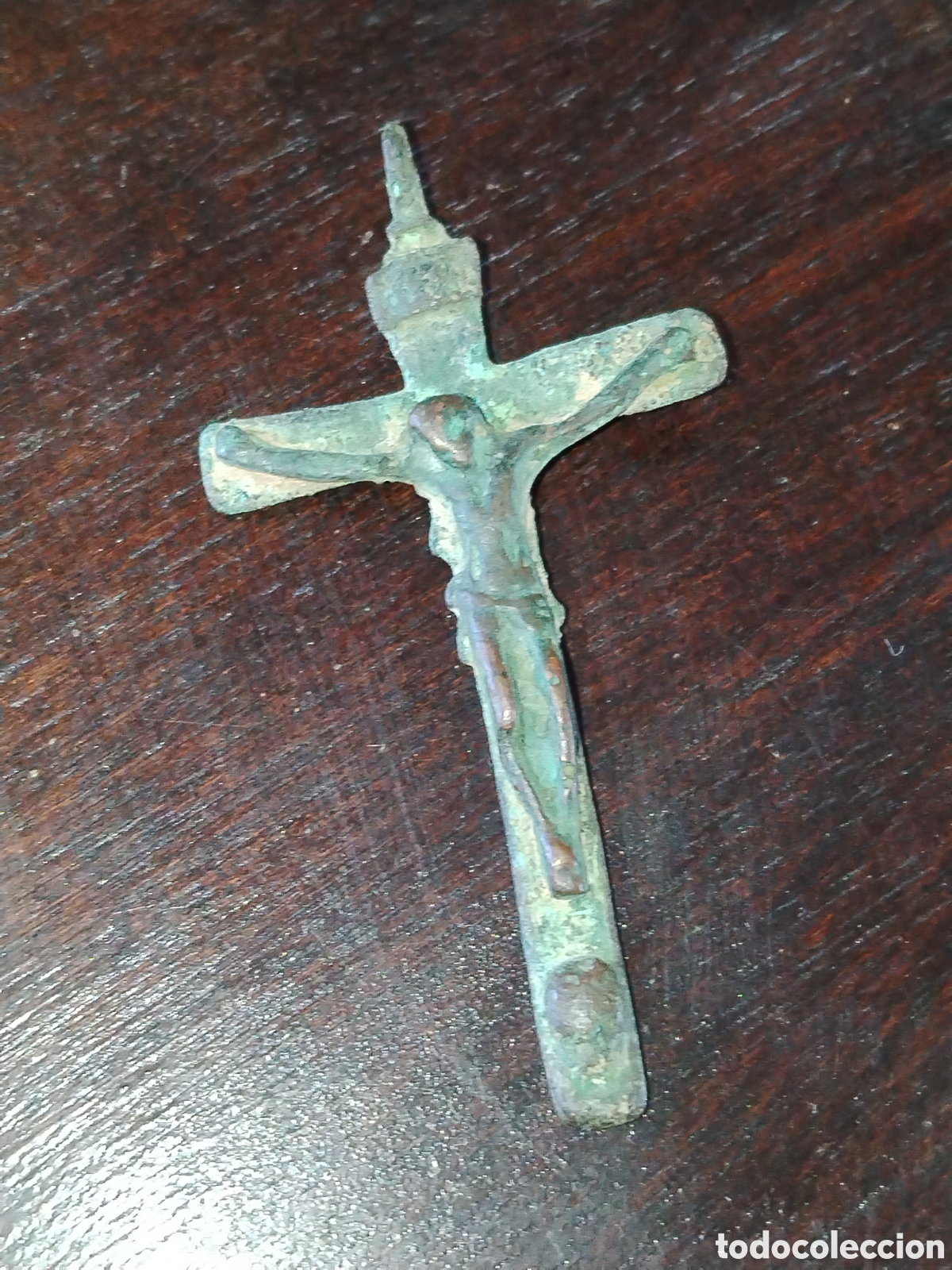 Antig&uuml;edades: Antiguo crucifijo de cobre. S Xvii- xviii