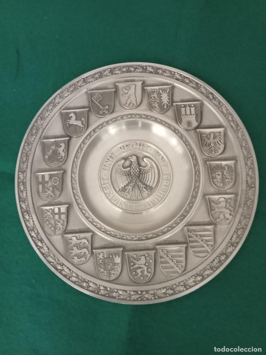 Antig&uuml;edades: Plato decorativo vintage SKS Zinn (95% Peltre) - Hecho en Alemania