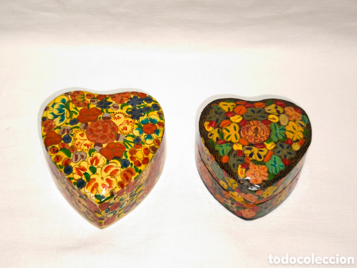 Antig&uuml;edades: Dos cajitas en forma de coraz&oacute;n - decoraci&oacute;n floral