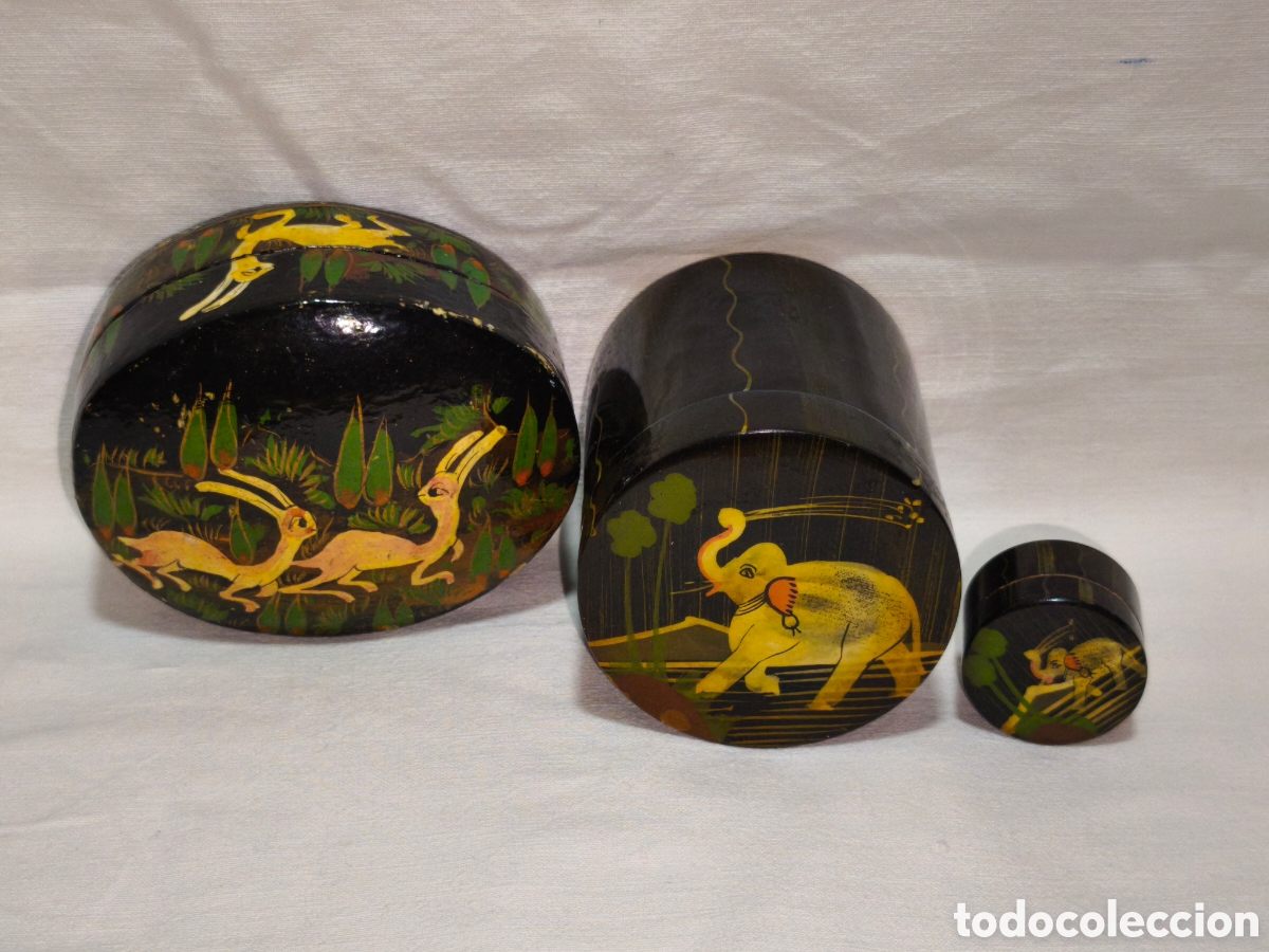 Antig&uuml;edades: Conjunto de tres cajitas de madera - decoraci&oacute;n animal y floral - hechos en la India